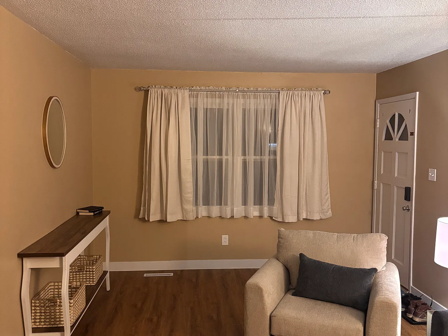 3 bed, 1.5 bath, 822 sqft, $2,500 — Photo 3