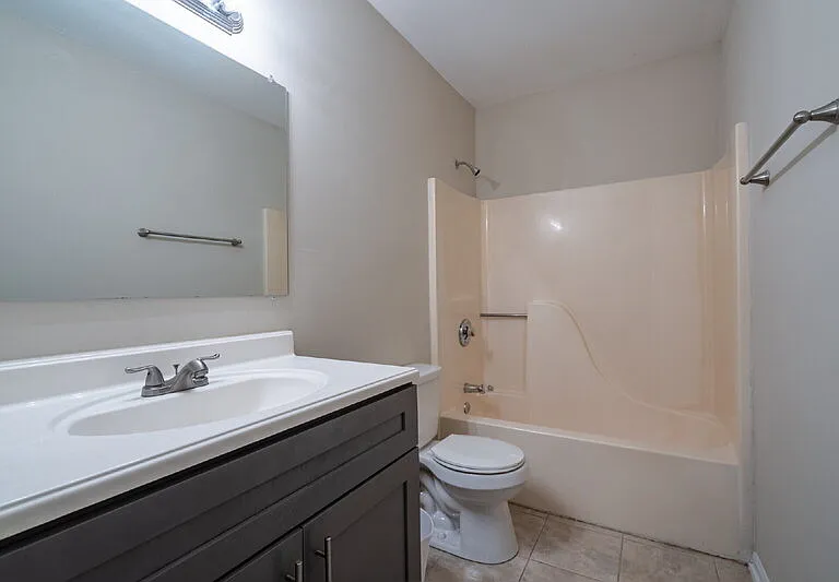 114 Bentley Pkwy #B — Photo 18