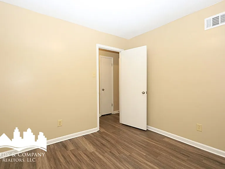 5104 Corkwood Dr — Photo 4