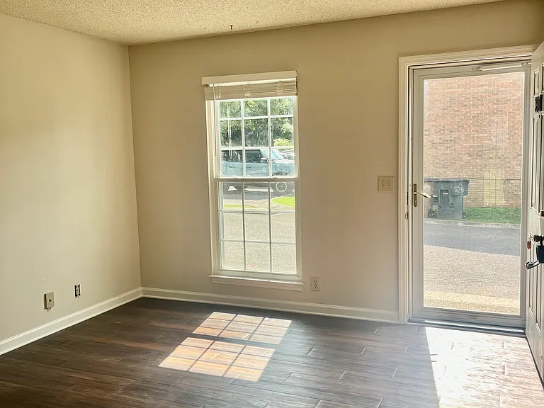3912 Westlawn Dr — Photo 12