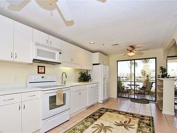 4th image of 820 River Point Dr #3