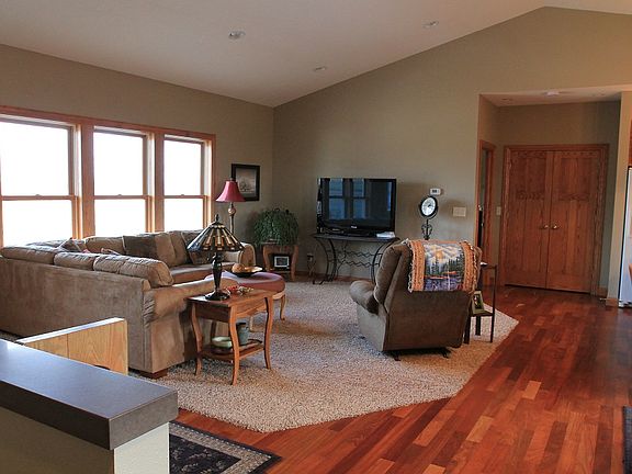 2nd image of 934 Falling Star Ln