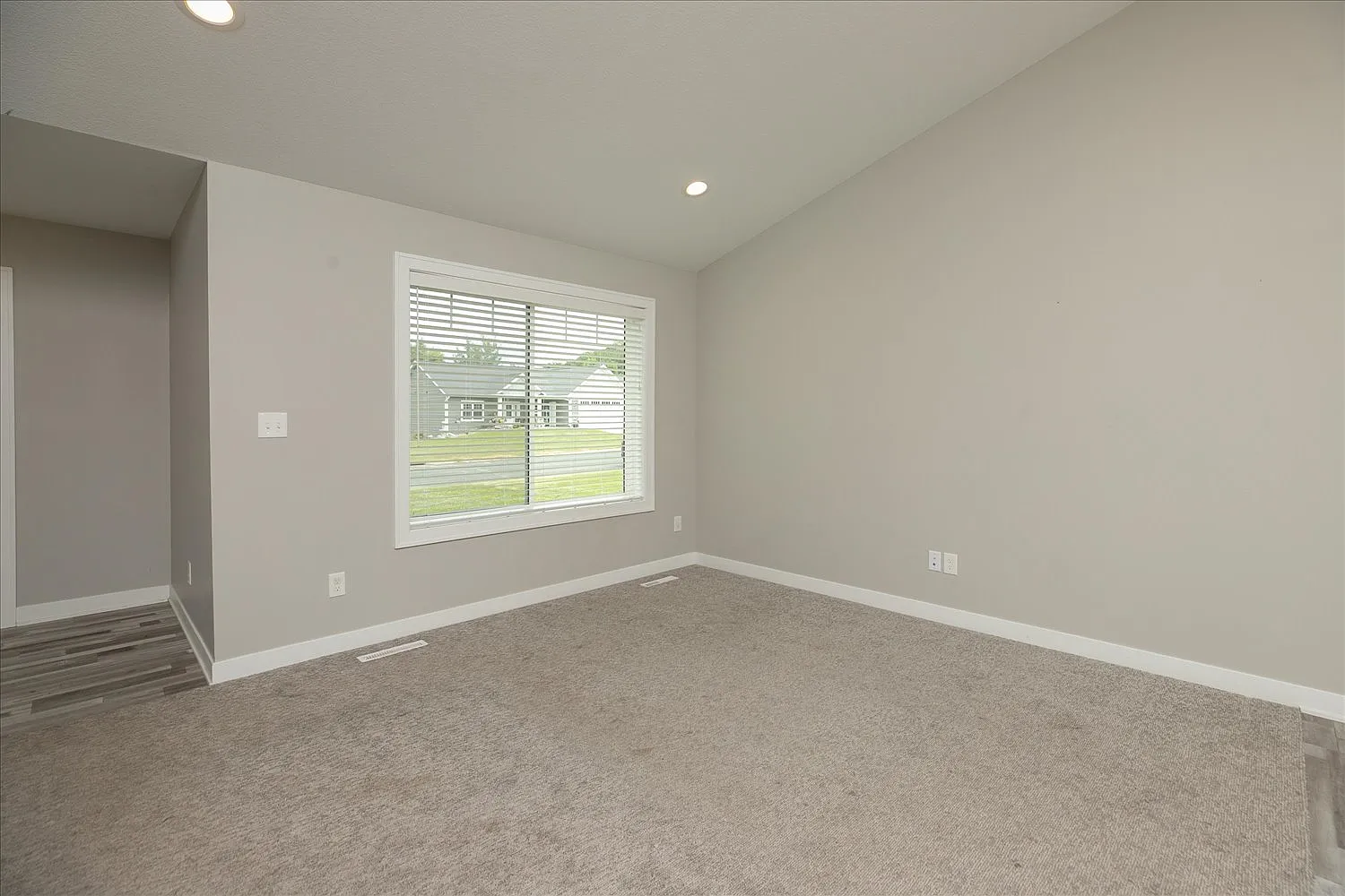 4 bed, 2208 sqft, $2,500 — Photo 4