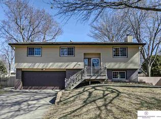 730 Indian Hills Dr, Lincoln, NE 68520