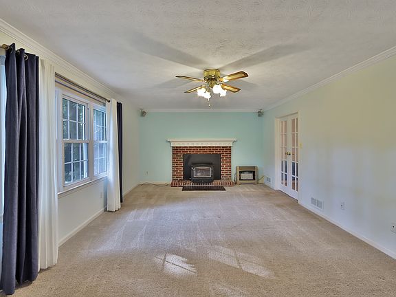 5th image of 2106 Chaparral Dr