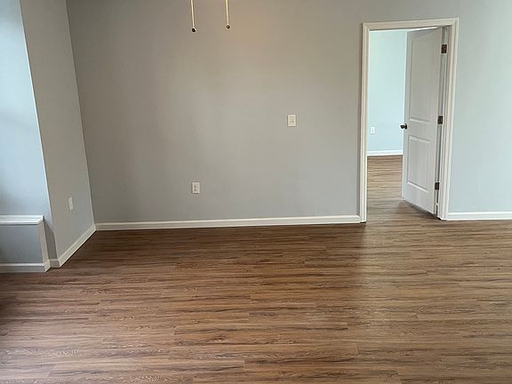 5th image of 135 So Munn Ave