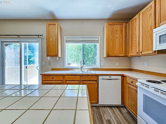 5th image of 7356 NE Shaleen St