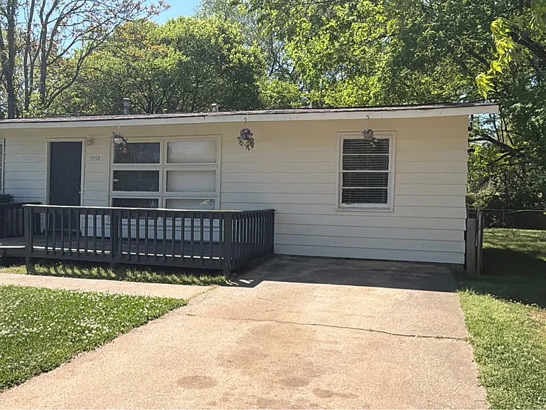 3058 Boswell Dr NW — Photo 2