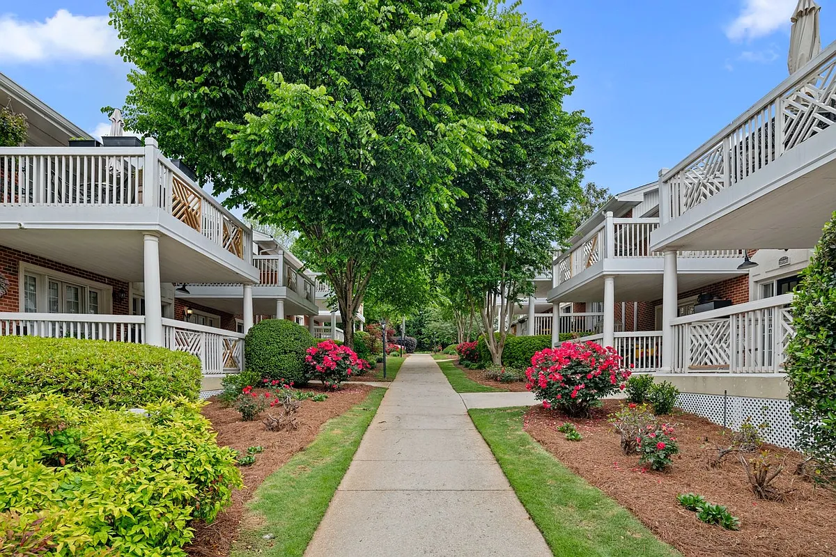 Building Photo - 885 Briarcliff Rd NE #35