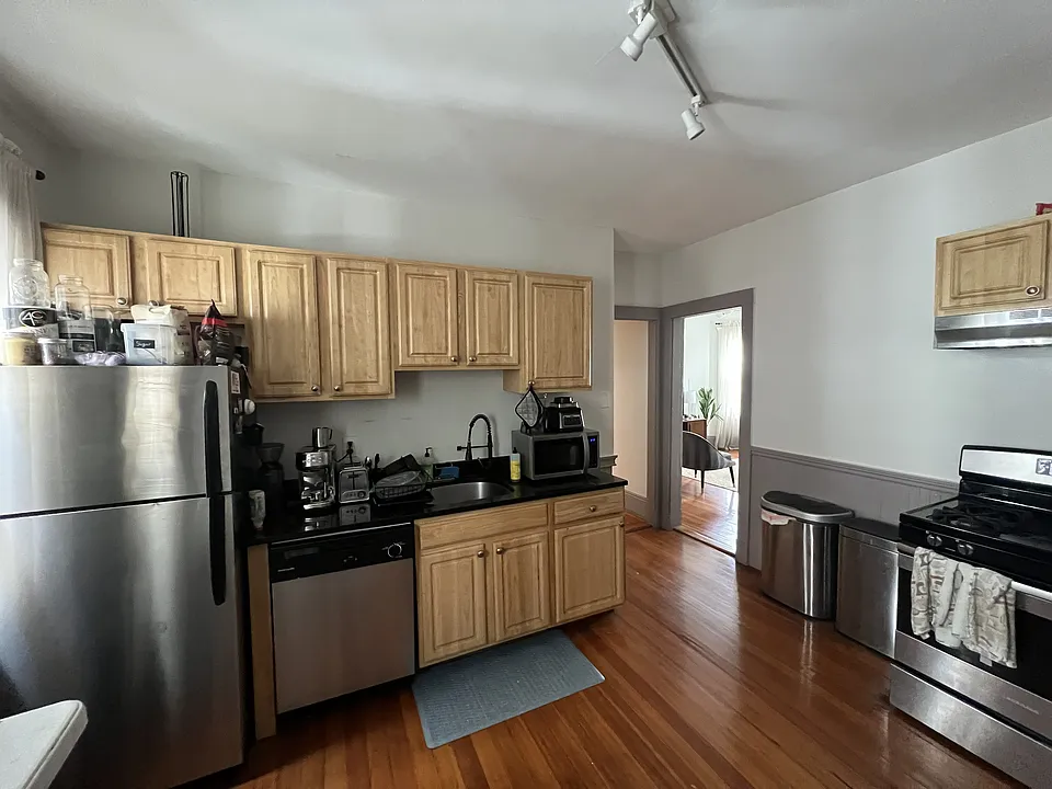 195 Hancock St #2