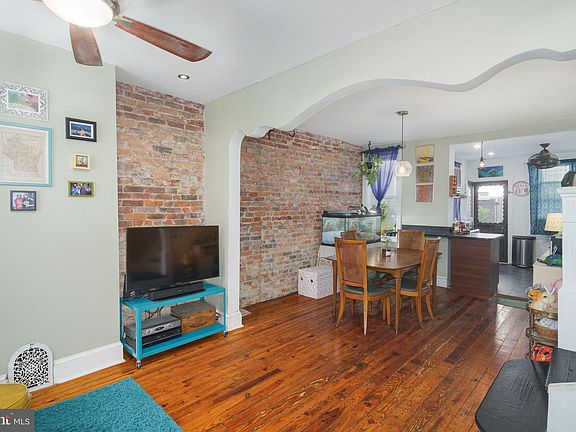 4th image of 2414 S Hutchinson St