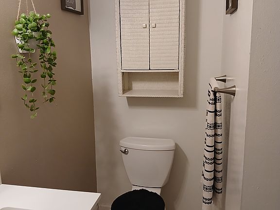 5th image of 921 Colorado Dr