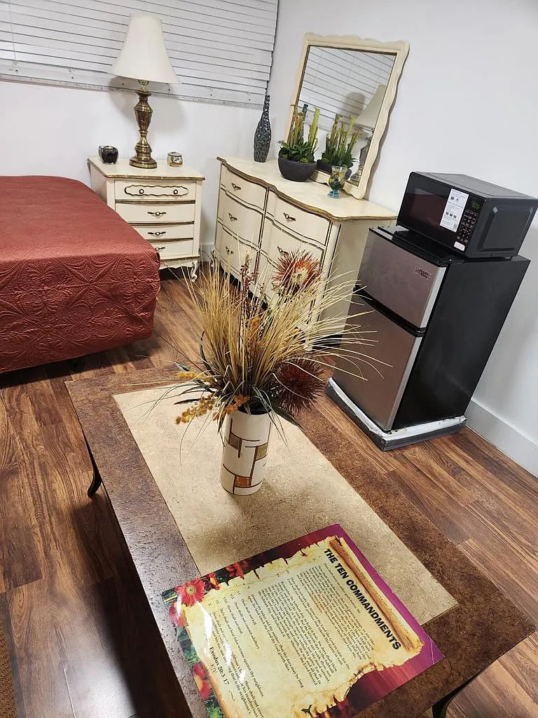 Private Room with En-Suite Bathroom in Lauderhill, FL — Photo 4