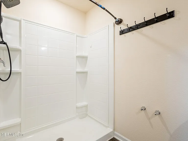 2446 Oak Stream Dr — Photo 24