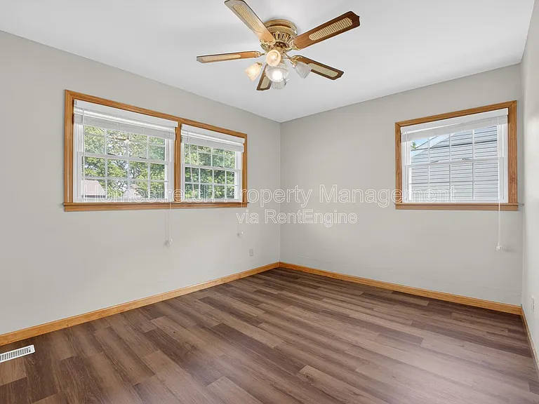 10527 Prestwick Dr — Photo 13