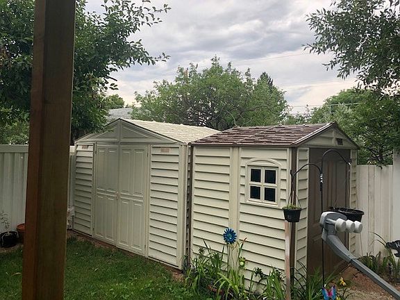 2nd image of 584 N Carrington Ave