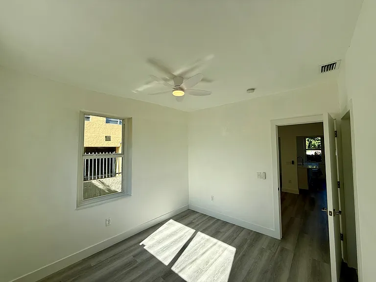 340 NE 125th St #1 — Photo 7