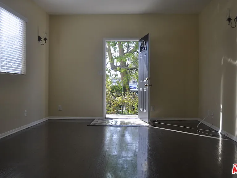 1818 1/2 S La Brea Ave — Photo 4