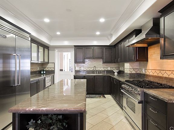 3rd image of 155 Cordova St Unit 303