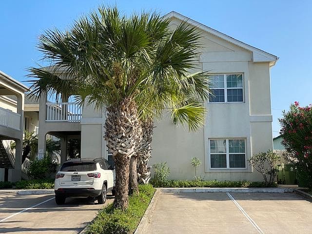1st image of 109 E Retama St