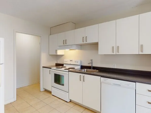 2155 Elmira Dr #1A, Ottawa, ON K2C 1H3