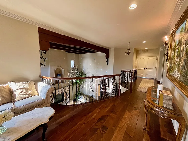 6350 N Willard Ave — Photo 5