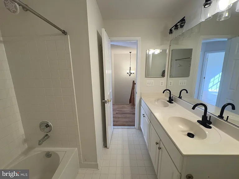 24652 Kings Canyon Sq — Photo 19