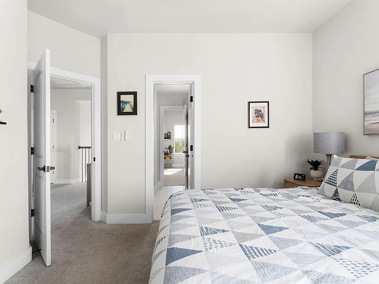 137 Crescent Moon Ct — Photo 29