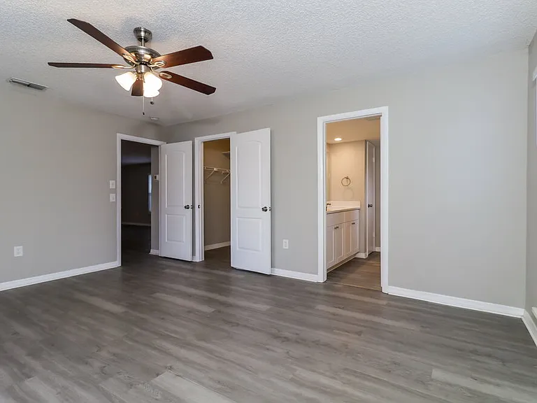 12909 Walnut Tree Ln — Photo 14