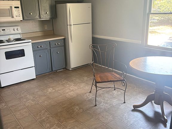 4th image of 142 Calvin Ct APT C