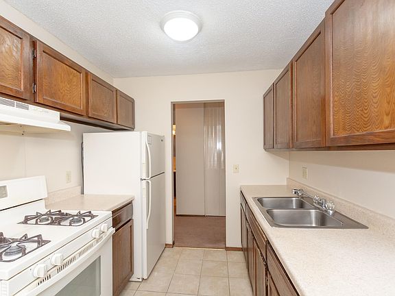 5th image of 421 Van Buren Ave N #700-217