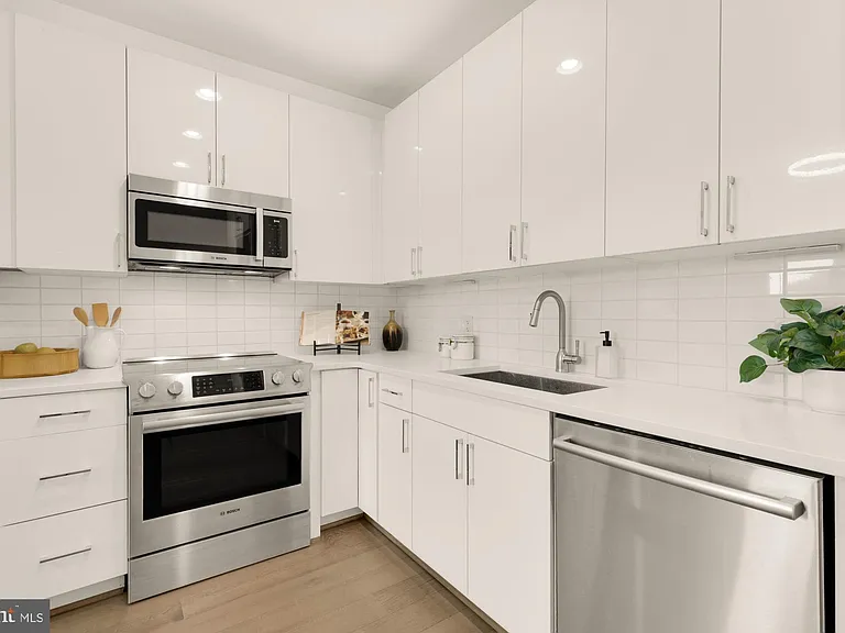 1500 Pennsylvania Ave SE #305 — Photo 6