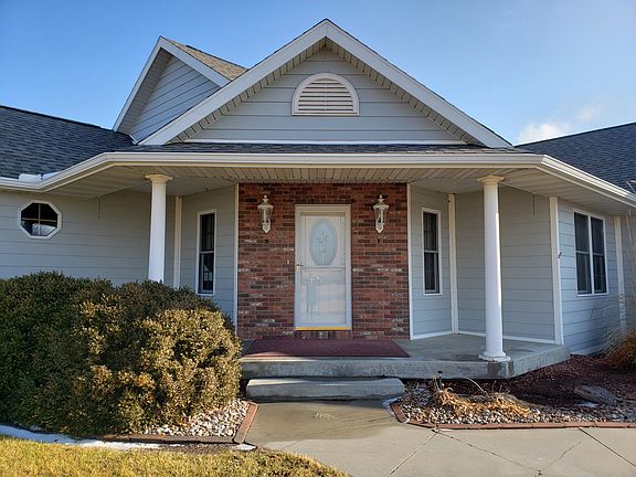 2nd image of 802 Hillcrest Dr