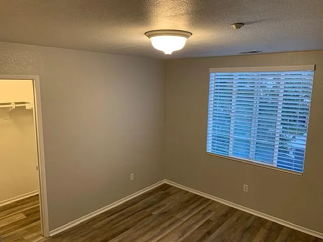 1615 Carriage Cir — Photo 12