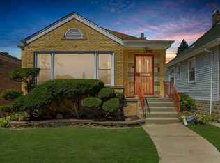 8748 S Bennett Ave, Chicago, IL 60617