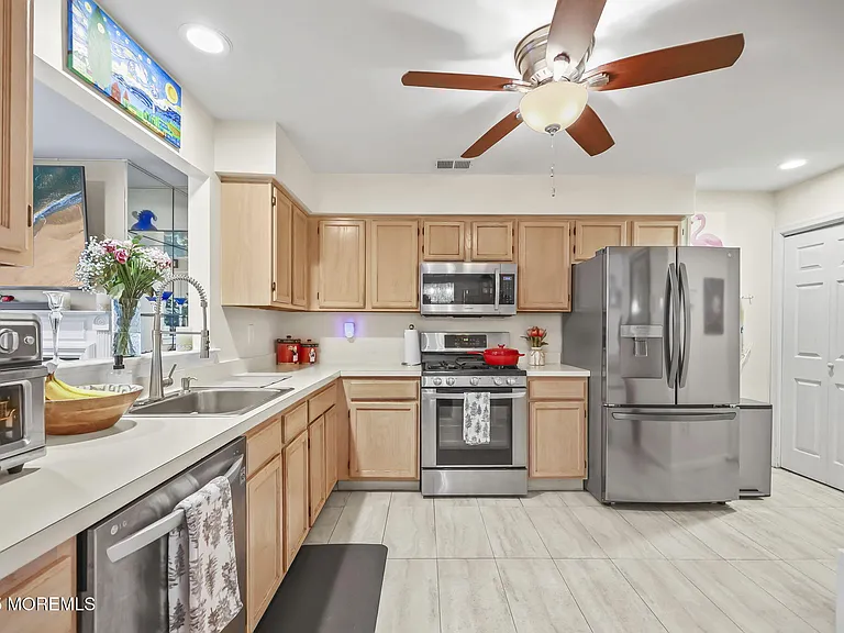 761 Banyan Ct — Photo 5