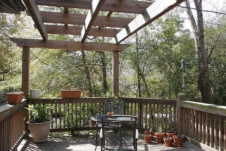 PERGOLA/ DECK
