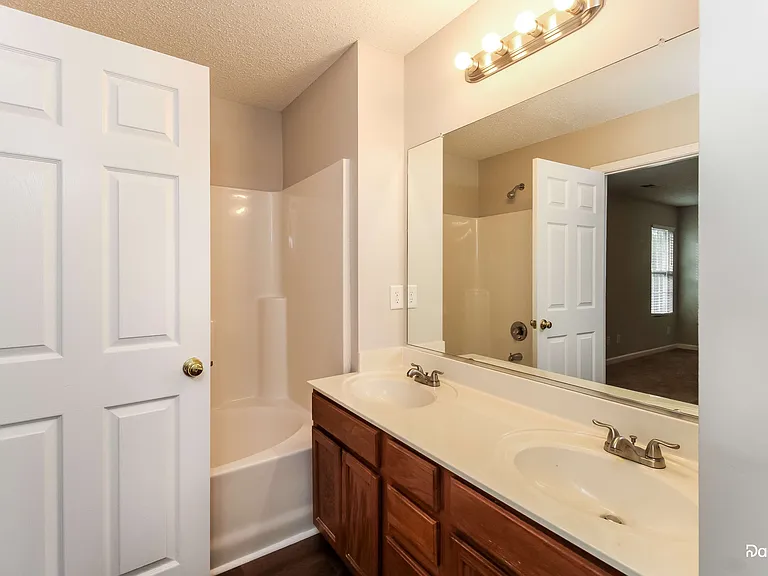 4312 Creekdale Dr — Photo 10