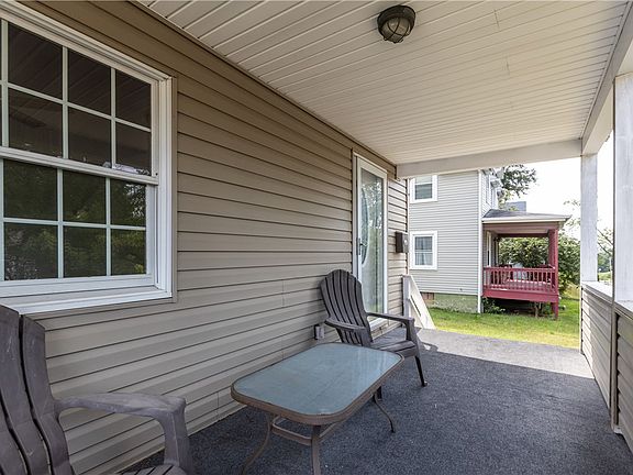 3rd image of 1301 Wade St