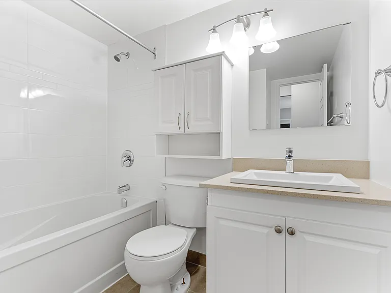211 Wurtemburg St — Photo 20