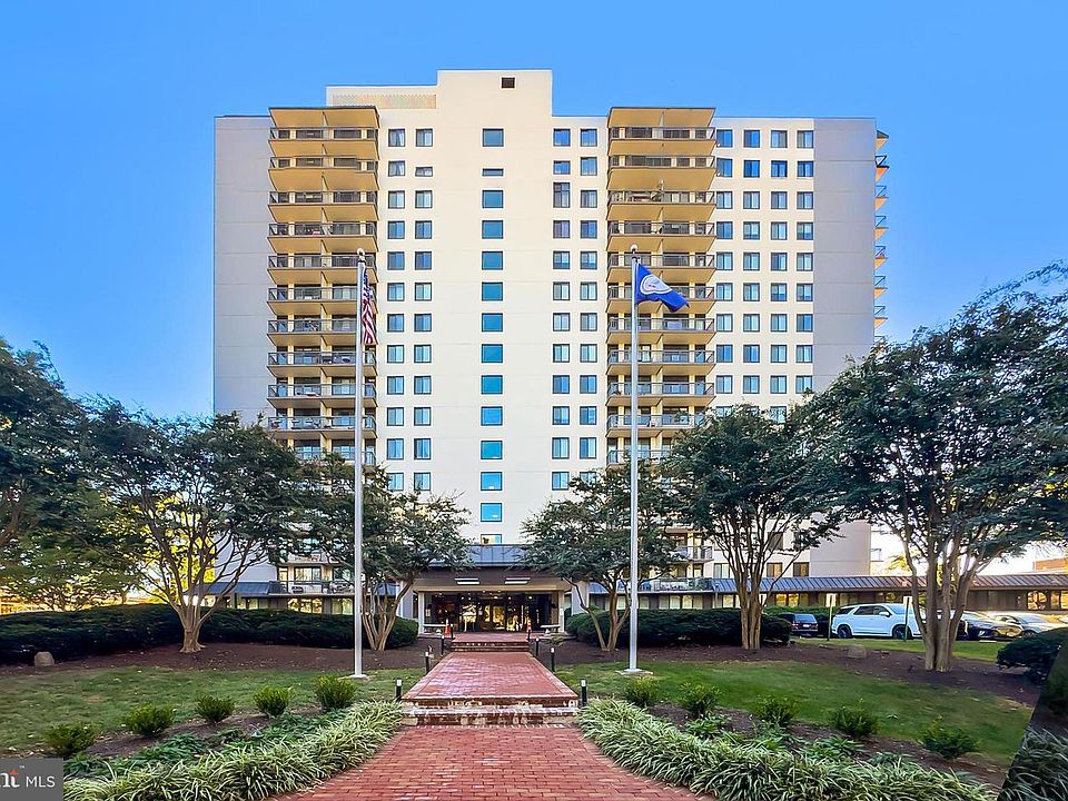 1st image of 801 N Pitt St APT 521