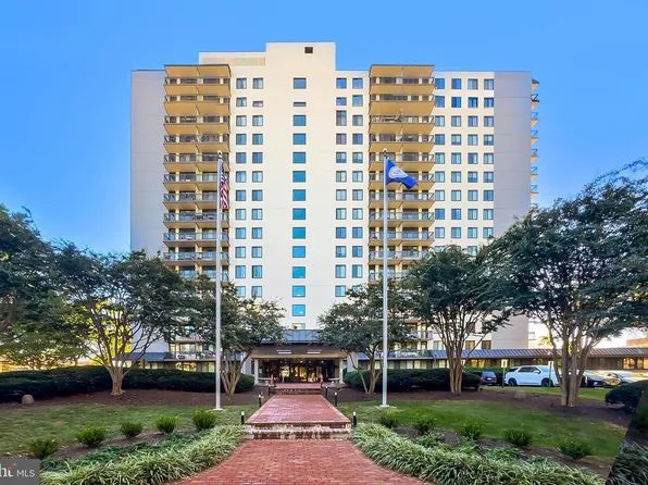 801 N Pitt St APT 521, Alexandria, VA 22314