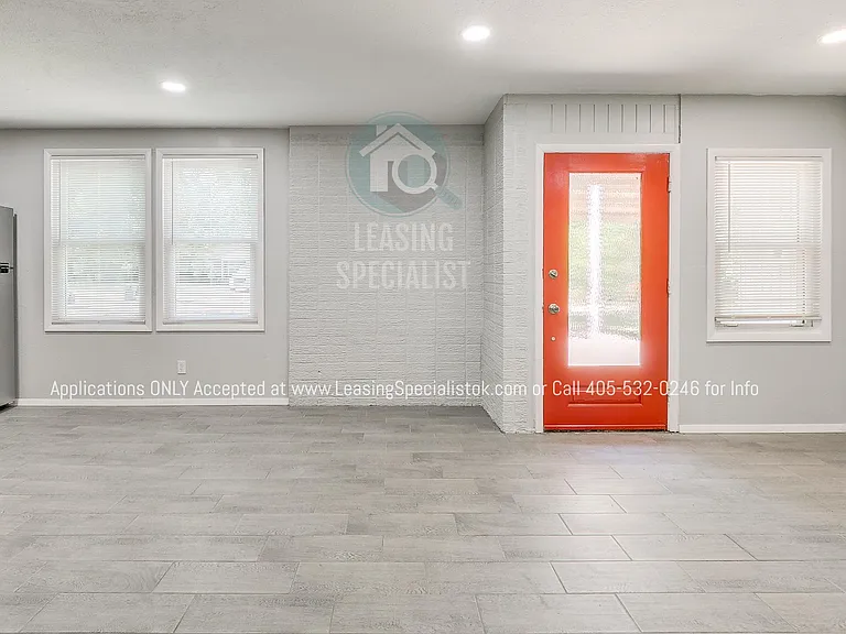 1025 Parsons St — Photo 7