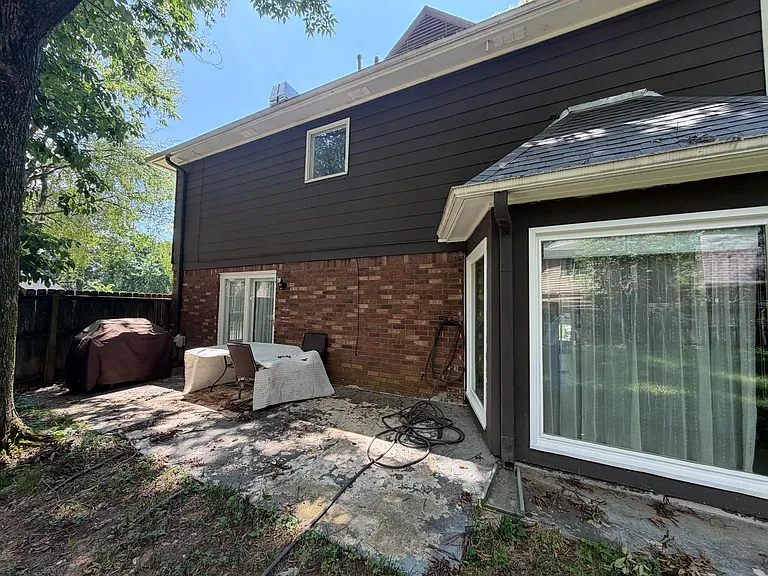 2910 Foster Dale Cv — Photo 32