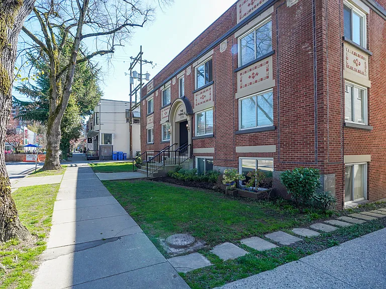 1530 W 13th Ave — Photo 24