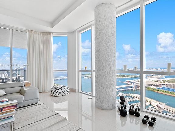 3rd image of 244 Biscayne Blvd APT 4903