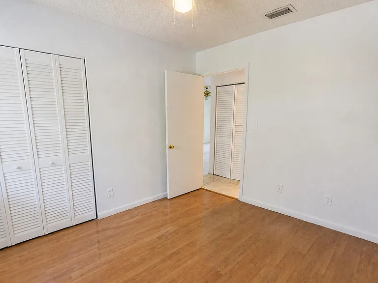7260 Woodmont Ave #203 — Photo 9