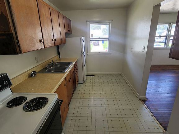 5th image of 1021 Brown St