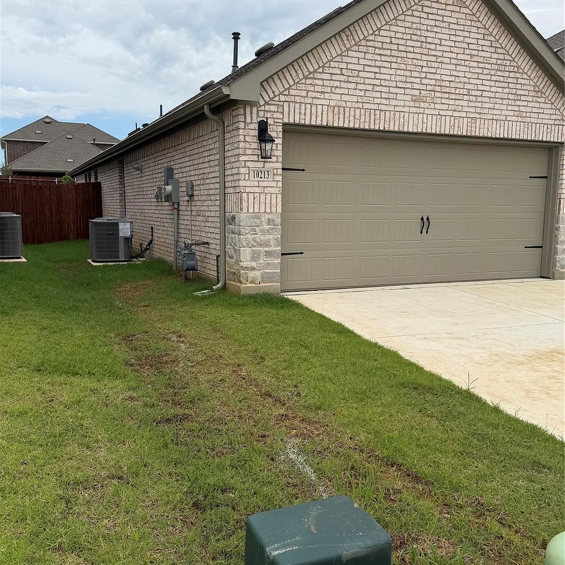 3 bed, 1198 sqft, $2,000 — Photo 2