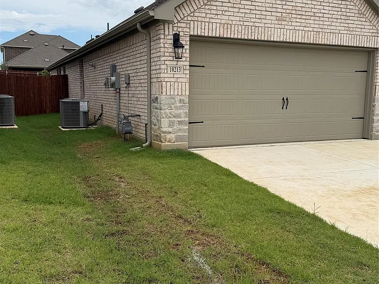 10213 Barron Dr — Photo 2